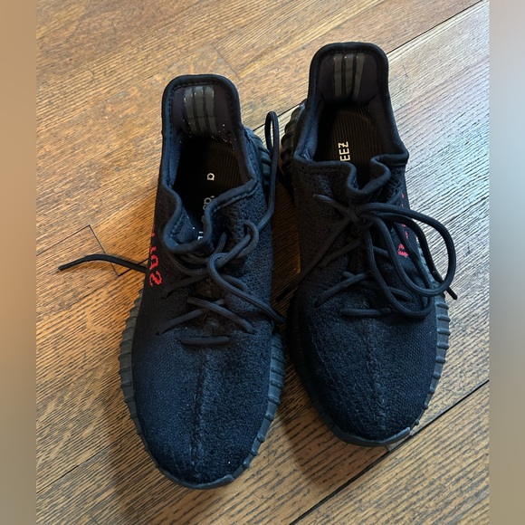 Yeezy Boost 350 BRED
Size 7.5 Men’s
Worn in good condition - Picture 2 of 7